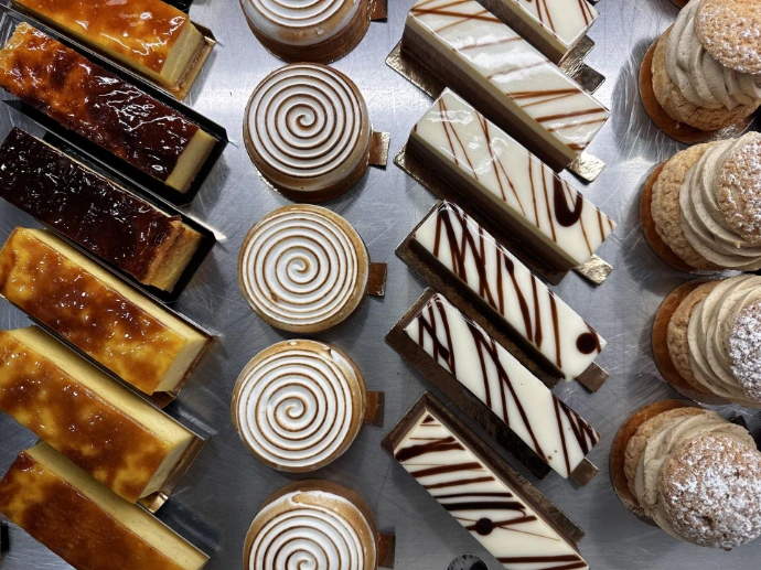 assortiments de pâtisseries artisanales
